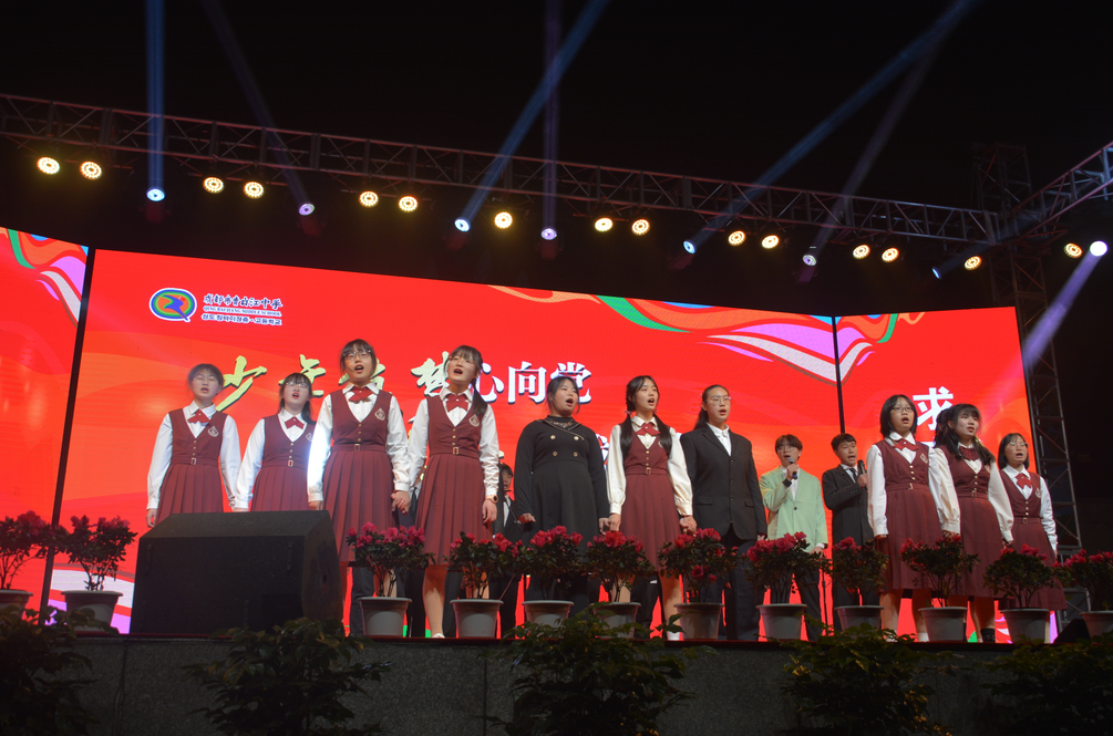 “少年筑梦心向党，青春强国我争锋”