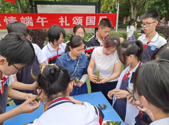 童心向党·快乐成长——成都市青白江中学校“六·一”游园活动