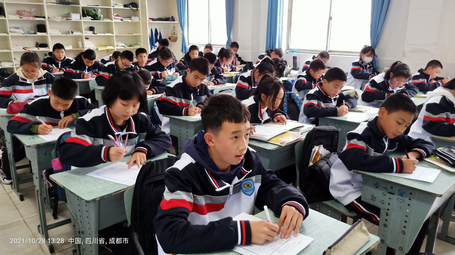 成都市青白江中学校开展纪念长征胜利85周年硬笔书写大赛